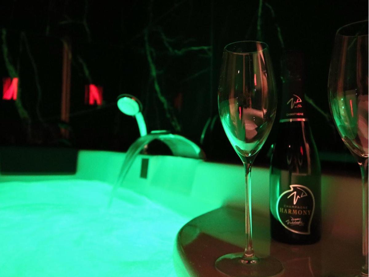 Sejour Detente A Saint-Omer - Jacuzzi Prive, Terrasse, Centre-Ville Et Parking Gratuit Exterior foto