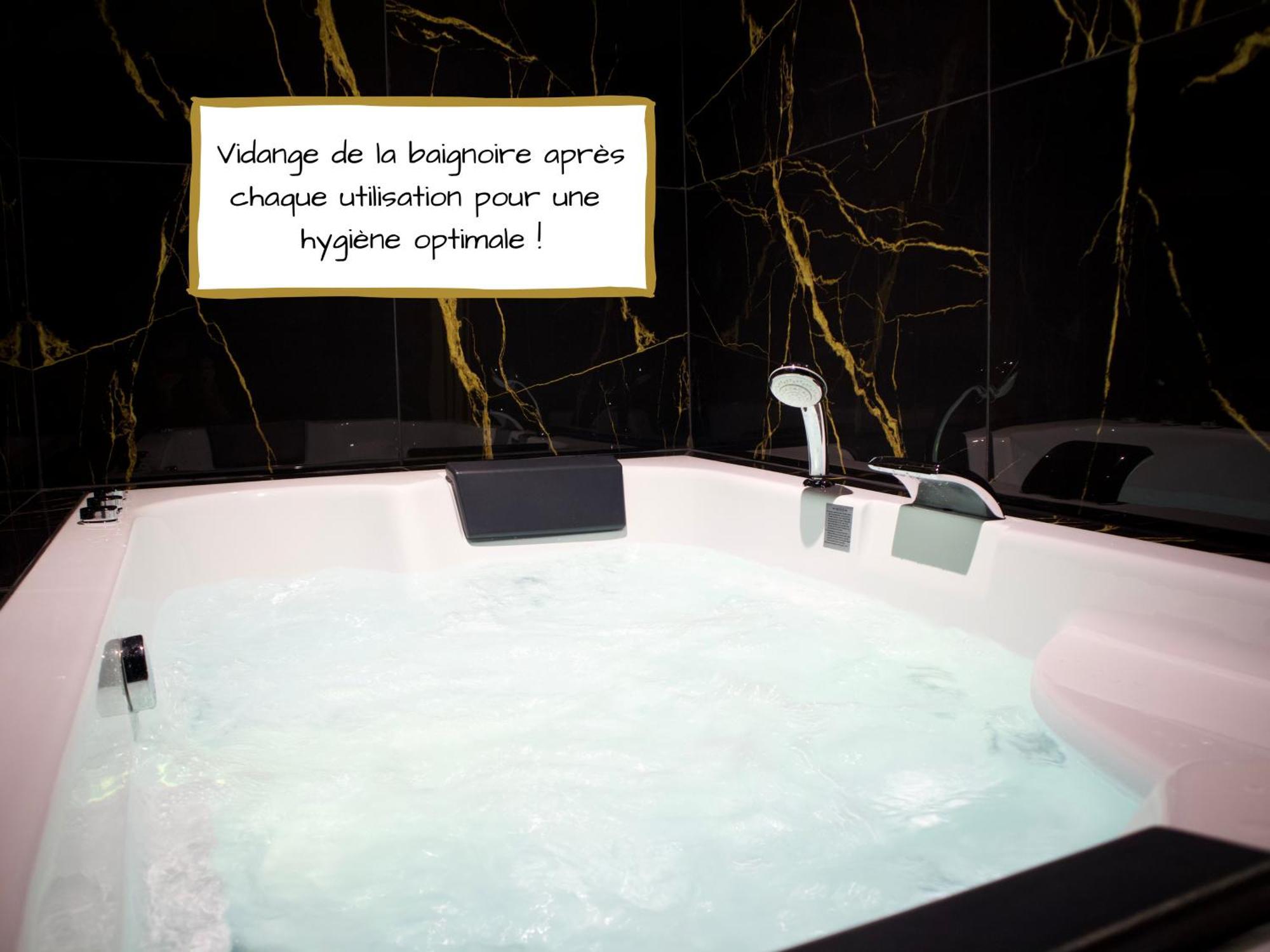 Sejour Detente A Saint-Omer - Jacuzzi Prive, Terrasse, Centre-Ville Et Parking Gratuit Exterior foto